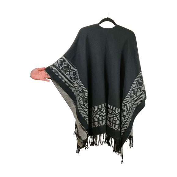 Cajon Tribal Print Fringe Black and Grey Knit Poncho Drape OS - Picture 4 of 5